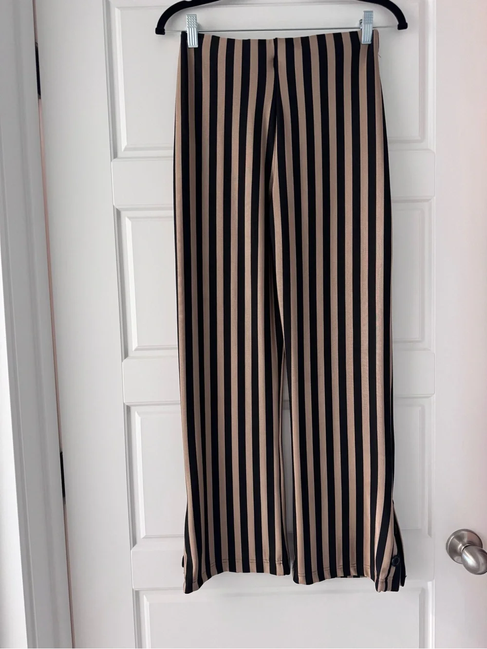 Striped Light Weight Elastic Wide-Leg Pants in Black & Brown Stripes